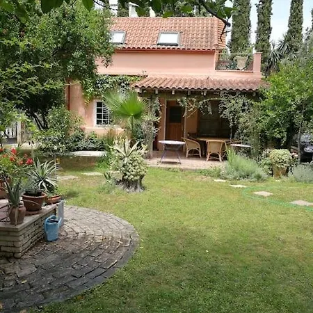 With A Big Garden Villa